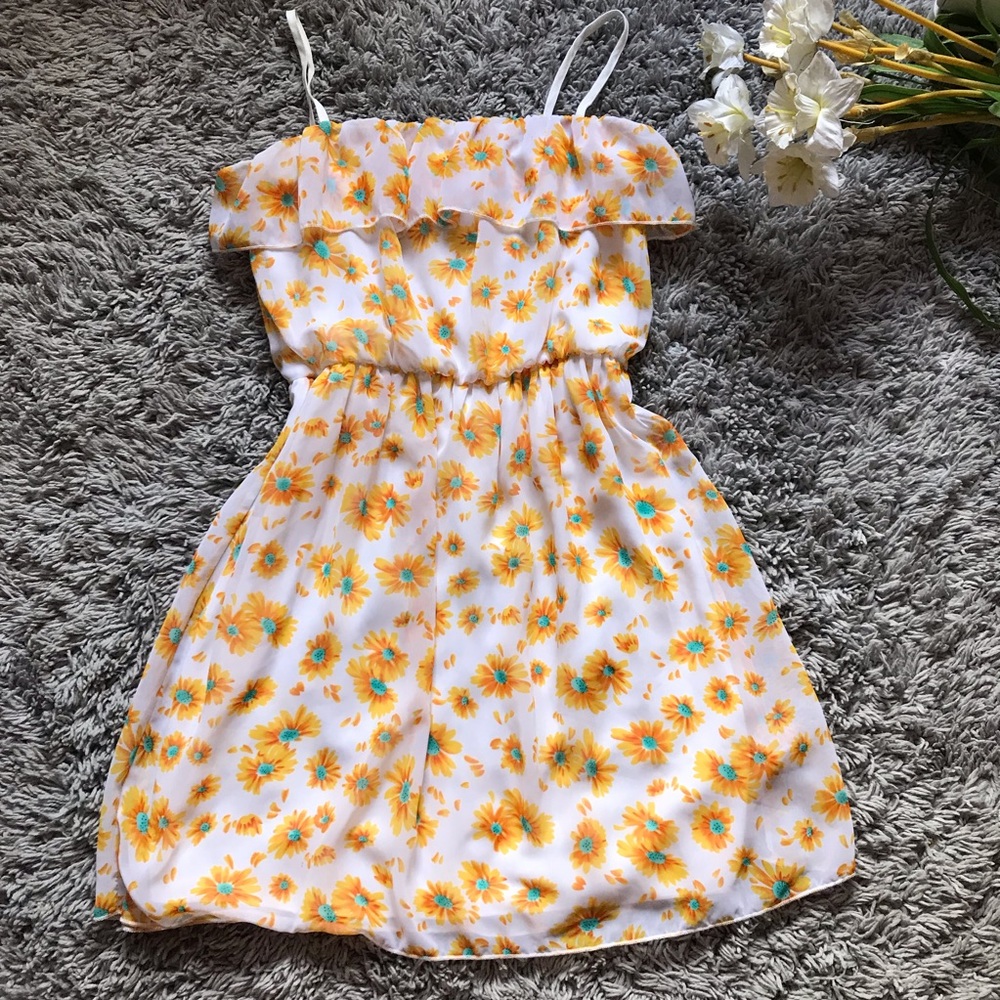 Papaya yellow floral strapless dress🌼